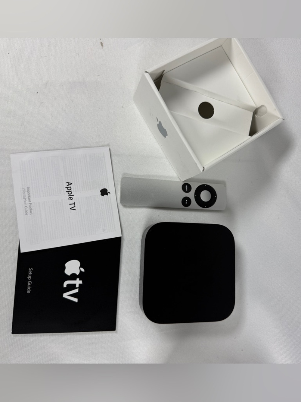 Apple TV 3rd Gen A1469 Complete w Remote Box